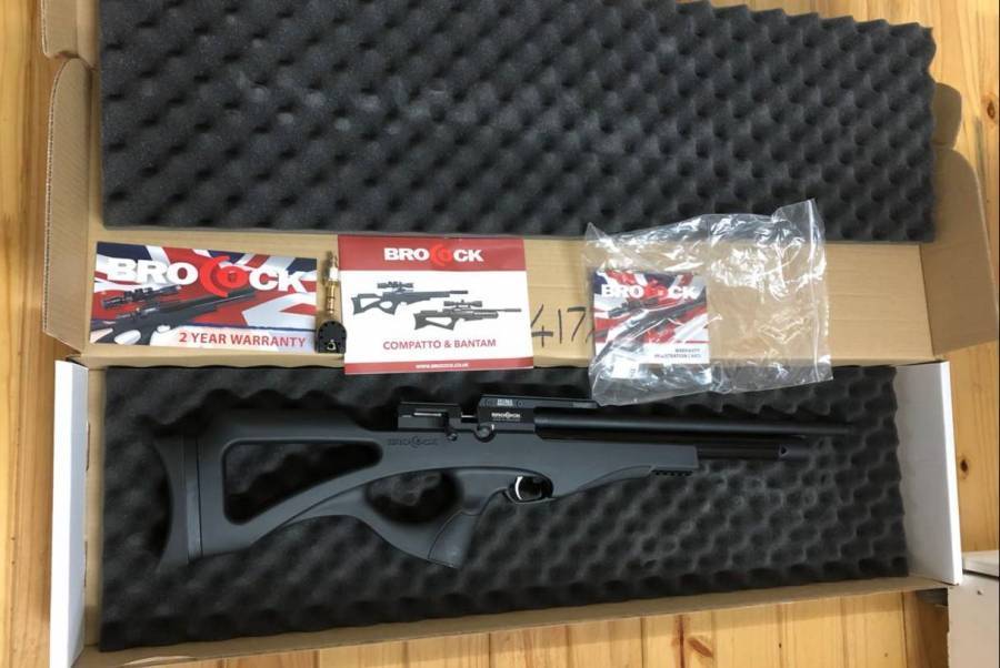 Pcp air rifle Brocock compatto , This rifle has had around 300 shots only it has a. Regulator fitted by the supplier and has 3 power settings and really light and easy to carry around
 