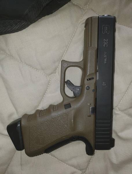 Glock 23 C , Glock 23 C compensated olive this gun wasnt shot alot and is in good nick comes with 2 mags and sticky holster R6500 , WhatsApp me 0724406734
 