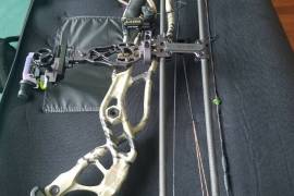 2018 Hoyt REDWRX Carbon RX-1 Turbo Compound Bow , This bow is ready to shoot!
REDWRX series is engineered for the bowhunters that demand everything
• Built to perform and survive in the most extreme conditions imaginable
• Over-engineered for the performance you've been waiting for
• 50 individual carbon layers create a precision lightweight riser that is ultra-durable
• Zero-torque hyper cam creates a balanced side-to-side load eliminating the need for a flexiblecable guard
• Reduced cable-induced torque and lateral nock travel results in dead-center accuracy
• QuadFlex limbs are 3/4