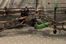2018 Hoyt Double Xl Compound Bow, Your looking at a 2018 Hoyt Double XL Compound Bow With Top of the line upgrades. Everything you need

to start shooting.

- Hoyt Archery Bag that fits the bow and everything listed
- Bee Stinger Microhex Stabilizer
- Fast Eddie Spot Hogg Removable Sight With Level and Three Glowpoint Guides
- Easton Shoulder Strap Quiver for Extra Arrows
- Hoyt Removable on Bow Quiver
- Hoyt Rest
- Scott Shark Release
- 10 5mm Axis Match Grade 300 Spine Arrows
- Easton 6 Broadhead Arrow Head Case Insulated with Rubber and Locking Lid for Safety
- Draw Strength 60-70 lbs
- Draw Length 29in - 32in

 