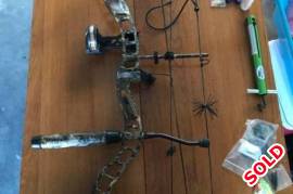 Bowtech Diamond, Bowtech Diamond compound bow for sale29.5 inch draw 55poundsLots of extras9 practice arrows6 hunting arrows2x quiversStandString waxExtra 3 pin Tru Glo sightFleightsDraw scaleTriggerExtra muzzy broad headsBag of bits and bobs and practice pointsCarry bagHunting slingPlease photos