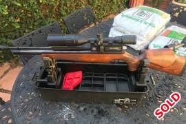 AirArms S410 with accessories, Airarms S410 classic, latest model with trigger safety, complete with silencer, carry case, Leapers 3-9X50 scope and mount, as well as a scuba tank (full) and regulator