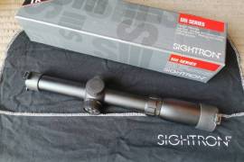 SIGHTRON SIII 1-7x24 IR4A SCOPE, Ideal for big game rifle, bushveld hunting or AR type rifle.
Illuminated recticle, green or red.
Scope is as new, I've changed to red dot sight 