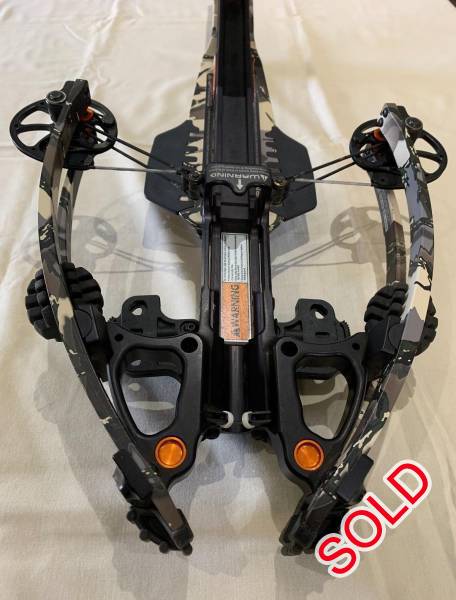 Ravin R15 crossbow, Very good condition. Includes 2 x brand new boxes of arrows, 1 x new arrow, 5 x arrows with broken fletches, Ravin soft case and strap, bi-pod, seude quiver and a packet of nock replacements.  