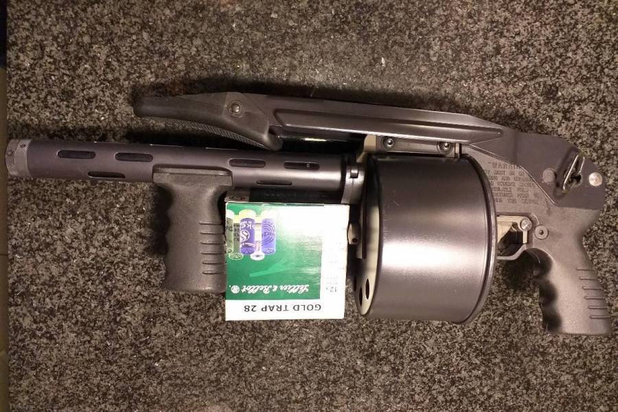 Shotgun for sale, Short barrel with cylinder cartridge magazine holding 12 rounds.
Semi auto allows rapid firing
Easy to transport and handle
Cleaning equipment included