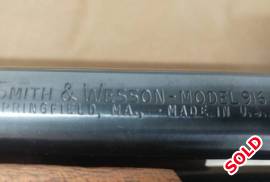 Smith & Wesson 12g pump action shotgun, R 3,500.00
