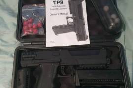 Mr, TPR MISSION self defense gas handgun
unwanted gift. only been fired a handful of times so virtually new.
comes with:
10 gas canisters
2 x extra magazines incl original magazine
approx 100 carbon balls
10 pepper balls
Targets
