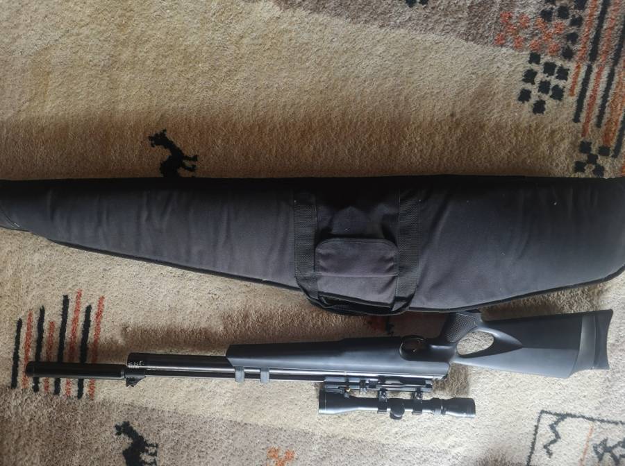 Hatsan AT44-10, In near perfect condition, the O ring could be replaced around the pump seal.
comes with a soft carry case, foot pump, silencer, 3-9x40 scope and scope attachment and a small box of pellets.
willing to negotiate the price of the package.