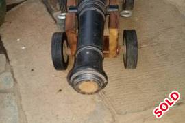 HALF POUNDER CANNON, It is a Armstrong patern King George the 3rd replica in half pounder caliber. It fires well and footage is available. 

Cannon is about 55kg without the carriage, carriage is made from Kiaat.

Comes with the tools needs for loading and firing.