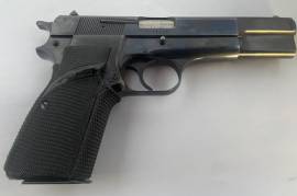 BROWNING HI-POWER 9mm Parabellum PISTOL, Belgian manufactured 9mm Parabellum 13-shot single-action pistol. In very good condition with Pachmayr rubber grips. The pistol shows light holster wear.


