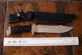 Fixed Blade Hunting Knife, 175mm Fixed Blade, with Sheath
New. Never Used or Sharpened