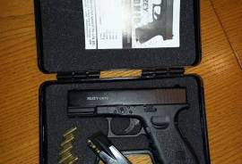 Glock 19 Blank firing Gun , Kuzey Gn19 Glock 19 self defense Gun,  non lethal. No projectile on pepper spray mist and loud bang.
For self defense use. Gives the sound of a real Gun including muzzle flash and cartridge ejected. Also uses pepper rounds that are effective at 6 meters.