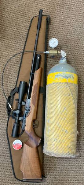 Weirauch HW 100 4.5mm PCP rifle, With silencer and, Weirauch HW 100 4.5mm PCP rifle,
With silencer and Hawke Varmint 6-24×44 SF.
Dive cylinder with release and gauge with Weirauch probe for easy filling.
1 x tin pellets.
Rifle bag.
Very accurate rifle.