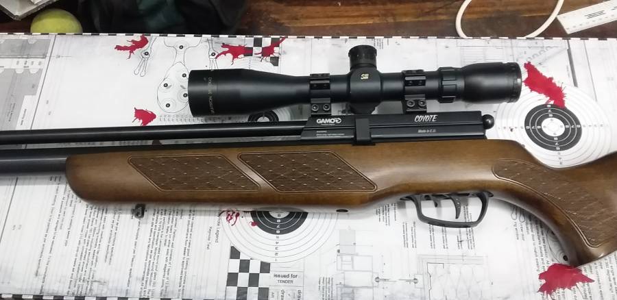 Gamo Coyote 4.5, Gamo Coyote 4.5, comes with silencer, 3 x 10 shot mags and fill probe.Gun belt mounts.
This PCP is like new. The scope does not go with the gun. Will fit and zero it with a 3-9 or 3-12 x 44 Gamo scope of your choice. Tin of pellets and a black gun bag.