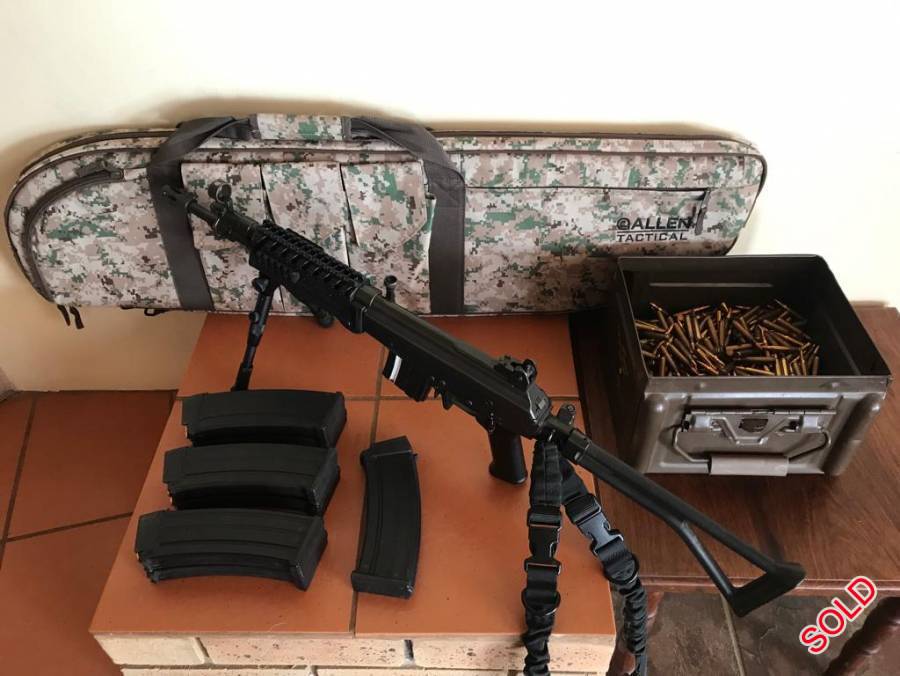Vektor LM5, Vektor LM5 in MINT condition.
7 polymer magazines (35) + 1 steel short magazine
Fab defense front grip + original front grip
Allen tactical rifle bag
Rifle sling
Bipod
+- 1200 Reloads + ammo crate