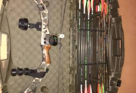RH 29” 63# Matthews Switchback FULLY KITTED, Right Handed
Camo Finish.
29” Draw Length.
63# Draw Weight.
Apache Rest.
Hogg It Hunter 7 Pin Sight.
5” Stabilizer.
Scott Archery Samurai release.
Multi alankey tool.
3 Arrow Bow mount quiver.
14 Arrows of different make (cut to 30”) all with field tips.
Hard Case (one clip broken, still works perfectly).
Practice Butt.

Pick up or Delivery on Buyers account.