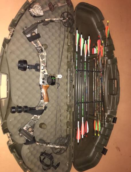 RH 29” 63# Matthews Switchback FULLY KITTED, Right Handed
Camo Finish.
29” Draw Length.
63# Draw Weight.
Apache Rest.
Hogg It Hunter 7 Pin Sight.
5” Stabilizer.
Scott Archery Samurai release.
Multi alankey tool.
3 Arrow Bow mount quiver.
14 Arrows of different make (cut to 30”) all with field tips.
Hard Case (one clip broken, still works perfectly).
Practice Butt.

Pick up or Delivery on Buyers account.