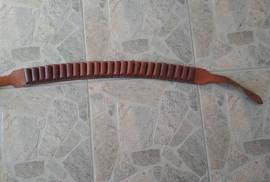 LEATHER SHOTSHELL BELT (25 SHELLS) , 

12 Guage shotgun shell belt, in good condition.


