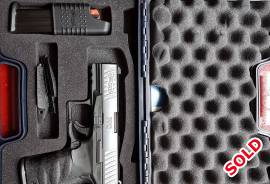 Walther PPQ Mark 1 9mmP, Walther PPQ,

Shot 600 to 700 rounds.  Very good condition.  2 17 rnd Magazines, 3 Interchangeable backstraps.  Great trigger.  Weapon is handed in at dealer for licence purposes.  