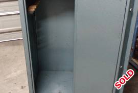 12 rifle safe, 12 Rifle safe
Conforms to SABS standards
1.3 h x 520 d x 510 w
Larger than normal safe
6mm door 3 mm body
x2 keys
Contact me on 082 304 8462