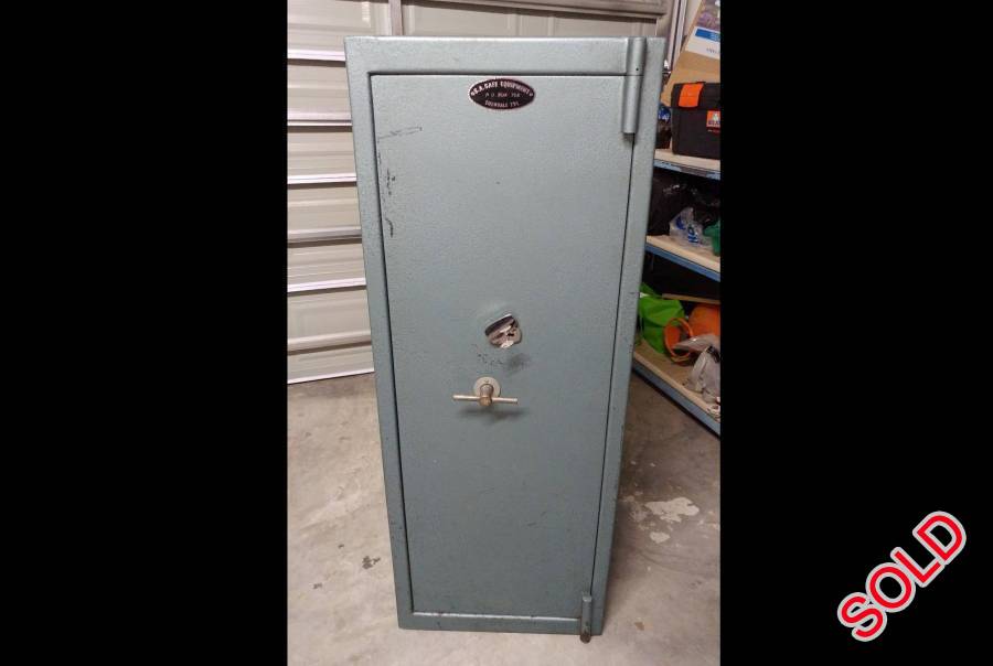 12 rifle safe, 12 Rifle safe
Conforms to SABS standards
1.3 h x 520 d x 510 w
Larger than normal safe
6mm door 3 mm body
x2 keys
Contact me on 082 304 8462