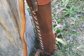 Traditional Quiver, Very well made. Heavy duty leather and brass.

0721575580