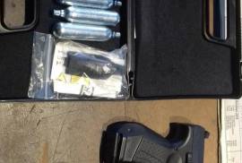 Walther CP99 air gun for sale, Walther CP99 for sale. Includes 7 x CO2 canisters and 500 piece pellets. In an excelent working condition. 
