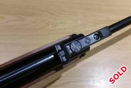 Weihrauch HW80, Powerfull and very accurate German precision springer air rifle. Condition: like new.
