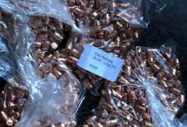 .38 special brass / CMJ 135g heads, 1. Assorted brass, once and twice fired mixed x 865 @ R1.00 = R865.00
2. CMJ 135g bullet heads new x 659 @ R1.00 = R659.00
Total R1524 for all or nearest cash offer.