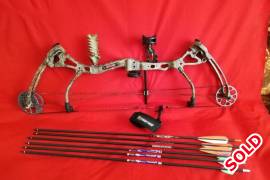 Bear Siren Woman's Bow Kit, Bear Siren complete woman's bow kit like new .
Ideal bow for woman ...
Very versatile and light bow  ...
With 4 pin sight , whisker biscuit rest and stabilizer ...
With 6 x arrows and like new release .
Very nice bow bag included ...
Like new  condition  .
Ready for target shoot or hunting. 
Ata length 31 