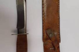1950's Solingen Re-curve Bowie Knife for sale!, 1950's solingen recurve bowie knife and sheath onco R1300 (Leather stacked handle.)
Please contact Pierre on 0836783990