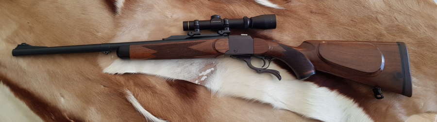 .425WR Improved - Ruger Action, Rifle buildt by Ralph Badenhorst on a Ruger action with a 22 inch Truvelo barrel fitted with a Leupoldt VX11 1-4 20mm scope. The rifle use a 404 jeff case fire formed to .425 case to eliminate the Rebated Rim and facilitate easy access to cases. The rifle comes with a set of custom dies made by Holland & Holland for the chamber of the rifle. The rifle has shot only 50 rounds
