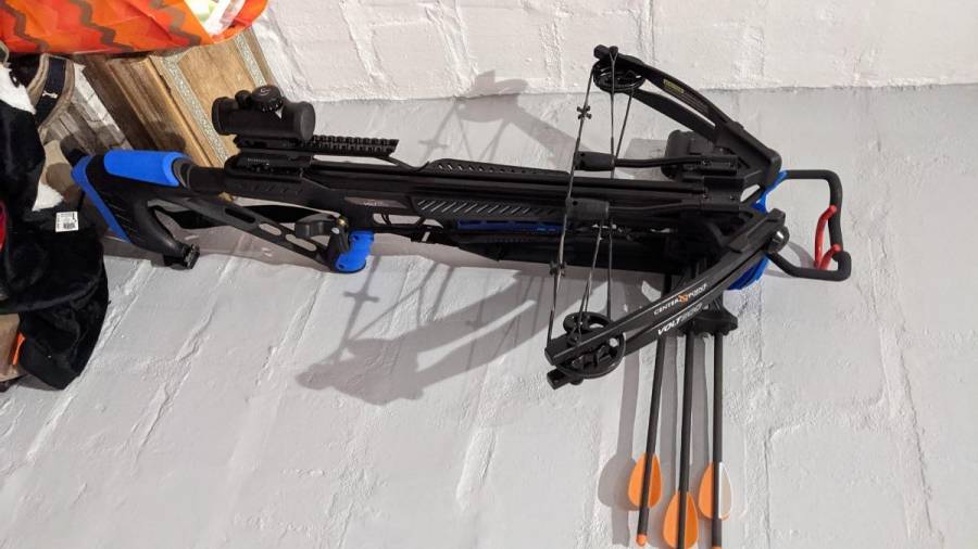Crossbow Centerpoint Volt 300, Literally NEVER been used



https://bntonline.co.za/product/voltage-300-low-draw-weight-compound-crossbowmodel-axcv130bk/



Also comes with pink handle attachments etc if thats your thing.


