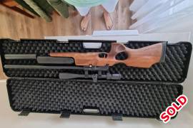 Kral Puncher  Jumbo .22, Hi . Selling  my Kral Puncher Jumbo. 22.
Its practically  new . 200 shot max. Comes with silencer and scope. R11000
PS. Excluding  the hard case.
 