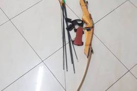 SAMIC A to Z 20lbs Recurve Bow , Samic A to Z 20lbs recurve bow. Includes five arrows, an arm guard and a three finger guard. Looking at 2k for everything. Please WhatsApp me on 07485eight0365