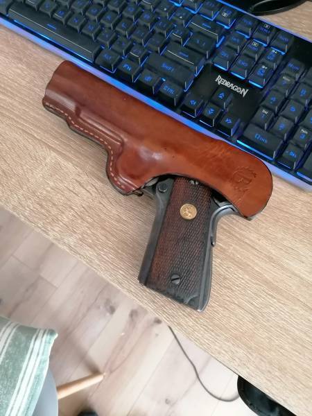 WANTED Series 70 Colt grips, Looking for Colt 1911 wooden original grips with emblem. Please contact me if willing to sell.