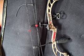 PSE Stinger left hand bow , This is a PSE stinger left handed bow, it is set I think to 70 pounds . It is in perfect working order and comes with an Outdoor mountain prodcuts bow bag, sights, arrow stabaliser, and 6 arrows with practice heads. Also has a release by scott