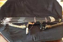 Mathews Blackmax II 80lb compound bow, The Mathews Blackmax II is in a very good condition and comes with extras, eg carry bag, arrows, broadheads, etc.
Completely rigged. Only needs a new bowstring.