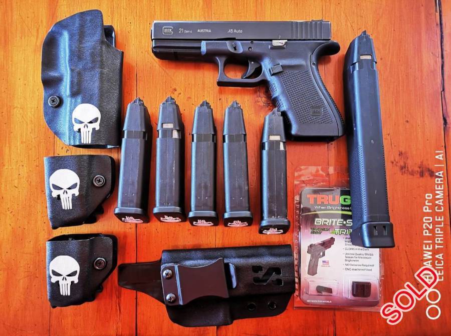 Glock 21 Gen 4 - 45acp, Glock 21, Gen 4, 45acp. 5 mags, 1 happy stick, IWB holster, OWB holster, 2 mag pouches, fibre optic sights and tritium night sights.