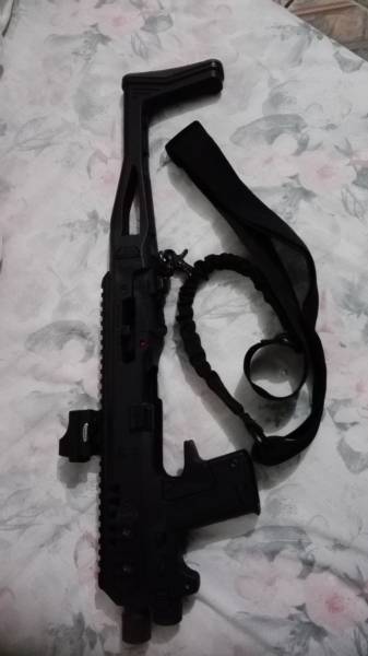 Micro Roni , Micro Roni in very good condition for sale ..
Fits Glock 19,23 and 32.
Includes sling,sling attachment,torch and red dot sight.. it's valued brand new between R10500 and R11500

Asking for R9500 neg
please WhatsApp me only if interested on 0744754314 Ahmed