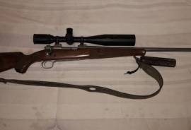 300WSM Winchester mod 70. Hunting rifle, Very neat gun, lots of loads already developped. Silencer and thread cap. Comes without the telescope unfortunately. Comes with Hornady die set, 110 bullets and 27 win cases. Al winchester brass. 100x 168gr bullets. Make me an offer. Contcat me at 0827890200