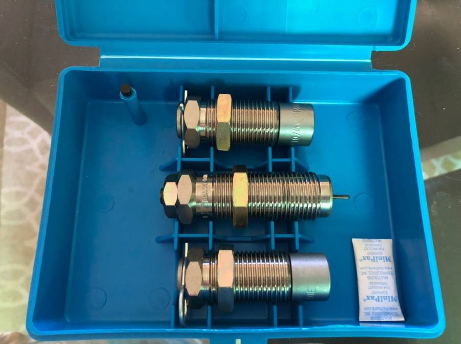 Dillon 0.40 3 Die Set, Dillon 3 die set for calibre 0.40

Includes:
Decapping and resizing die
Bullet Seating die
Crimping die