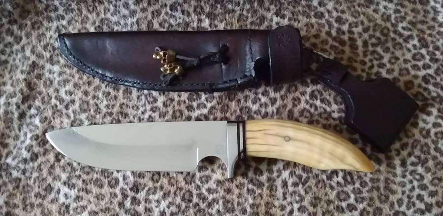 Custom Hippo Tusk Knife, custom made knife. Hippo tusk handle, 440 stainless steel and leather sheath. Ideal for the knife enthuesiast. Onco... Whatsapp 082 336 1456