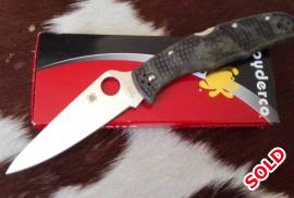 Spyderco Endura 4 Knife Zome Green, Knife is in excellent condition with a silver clip, comes with box and papers

Collect in cape town or I can ship via postnet for R99

Please contact me via email first or whats app