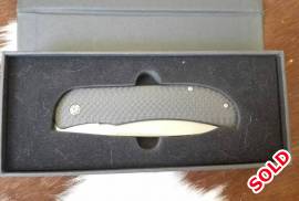 Boker Exskelibur Front Flipper S35vn 3.5inch blade, Knife is in great condition with some light wear on the handle. comes with it's original packaging.

Collect in cape town or I can ship via postnet for R99

Please contact me via email first or whats app