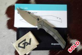 Massdrop Gavko Thresher, Knife is in fantastic condition and comes complete with packaging. Action is awesome and this came at quite a expense getting it into the country.

Collect in cape town or I can ship via postnet for R99

Please contact me via email first or whats app