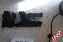 Sig Sauer Sp2022, Excellant condition, hardly used, comes with a spare magazine and holster.