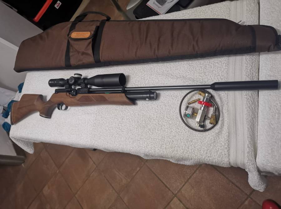 Weihrauch hw100 2.2 cal pcp, Weihrauch hw100. 22 cal pcp for sale 

Extras : filling Station, nikko sterling scope , rifle bag and all adapters price is nag

​​​​​