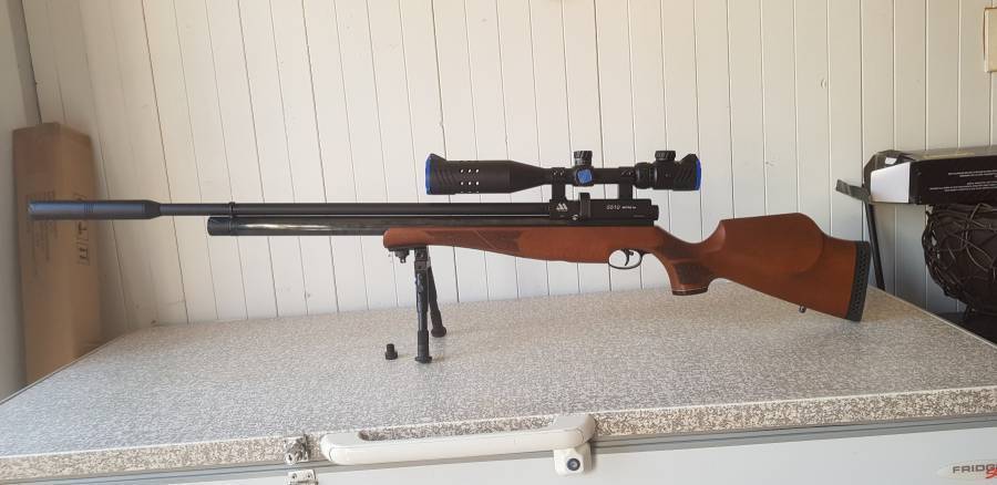 3 pcp airrifles, Predator 4.5mm,airrarms s510, kral puncher 5.5mm and filling station. All come with 2 mags and scopes