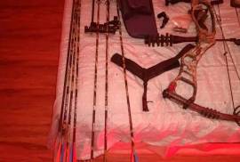 Hoyt Vector turbou, Rh, 80 pound with extras and bag and 5 pin truglo sight